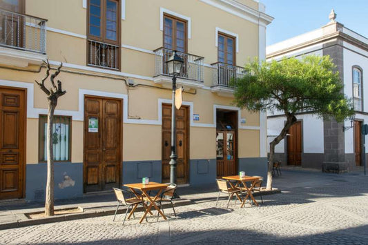 Outdoor Dining Tables