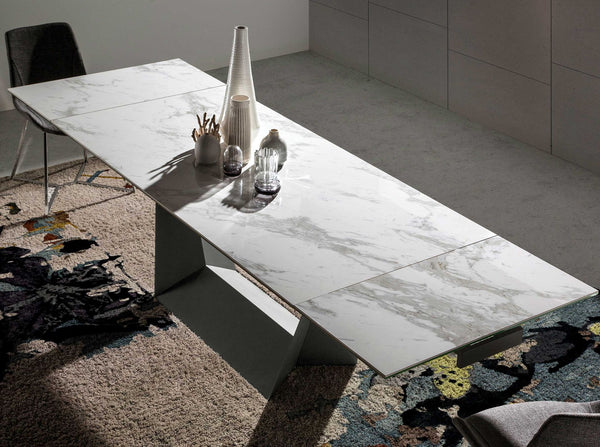 Rectangular extendable dining table in porcelain marble and black steel