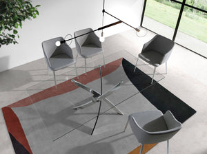 Rectangular dining table in tempered glass and chromed steel