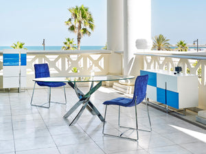 Round dining table in tempered glass and chromed steel
