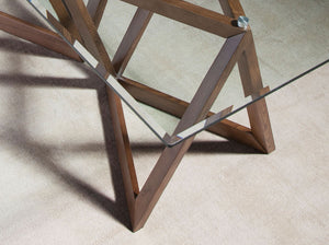 Rectangular dining table in tempered glass and walnut