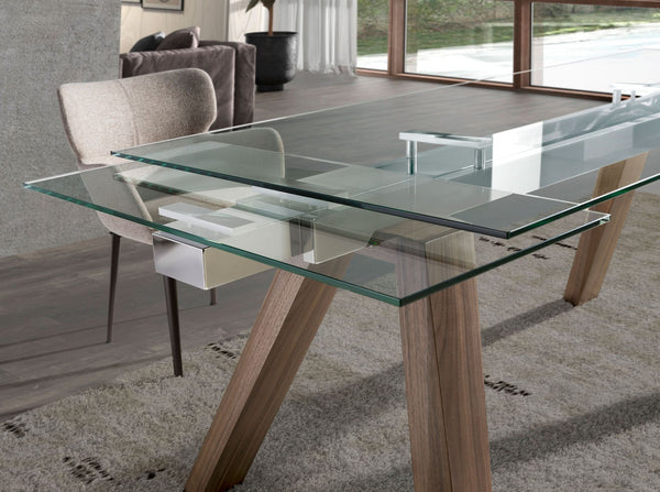 Rectangular extendable dining table in tempered glass and walnut