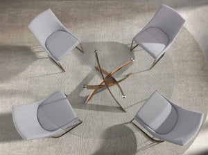 Round dining table in tempered glass and pink steel