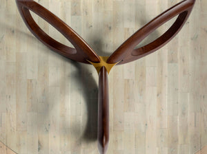 Round coffee table in tempered glass and walnut