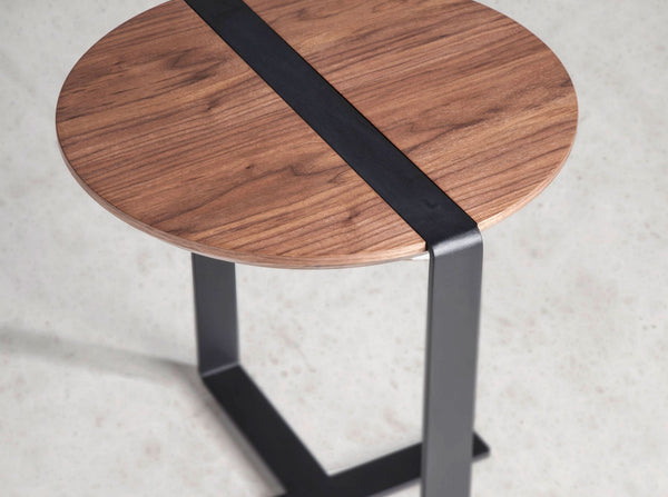 Round corner table in walnut and black steel