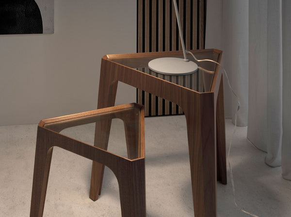 Triangular corner table in tempered glass and walnut