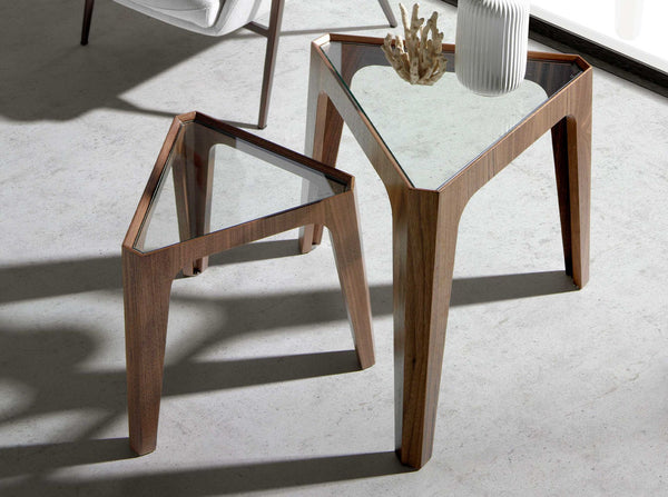 Triangular corner table in tempered glass and walnut