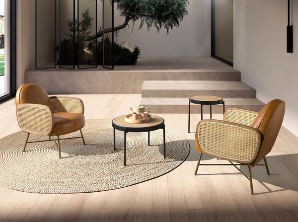 Round coffee table in rattan, black wood and black steel