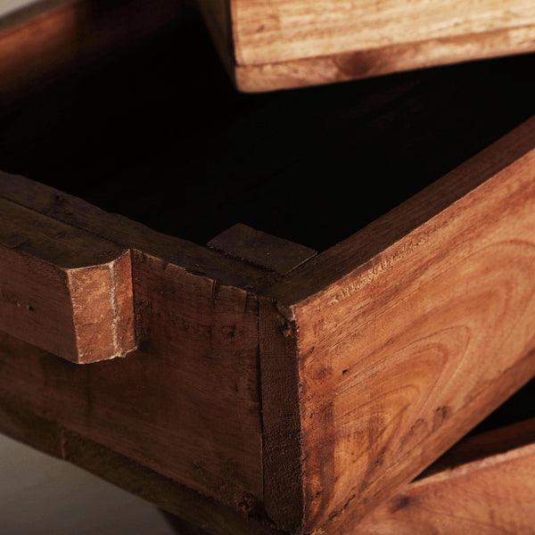 BOX J/3 AKVIRAN