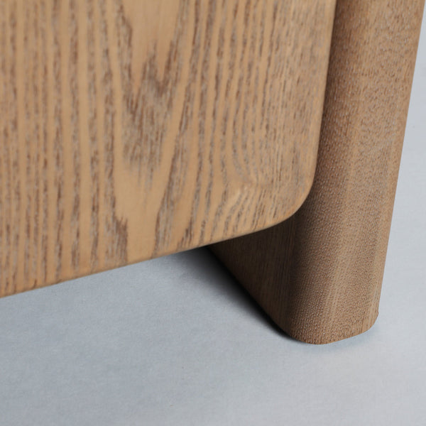 BUSK TV STAND