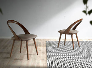 Chair in ecological walnut and mink leather