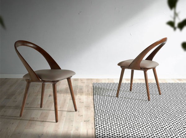 Chair in ecological walnut and mink leather