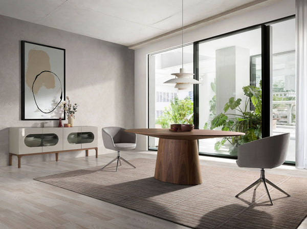 Swivel chair in light gray fabric