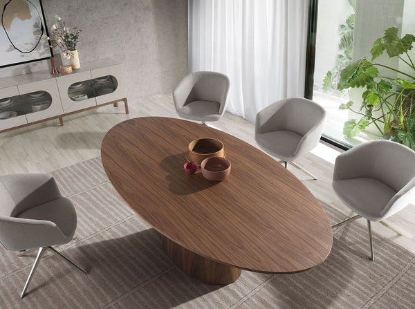 Swivel chair in light gray fabric