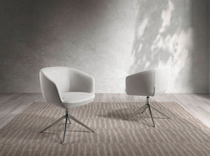 Swivel chair in light gray fabric