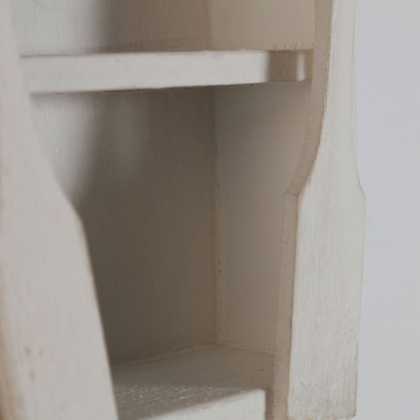 DECORATIVE FIGURE ASSORTED/2 SHELVES