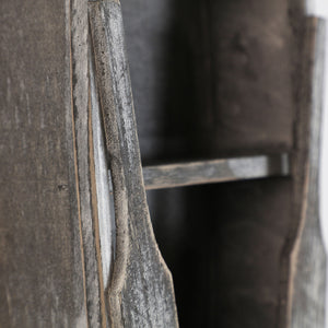 DECORATIVE FIGURE ASSORTED/2 SHELVES