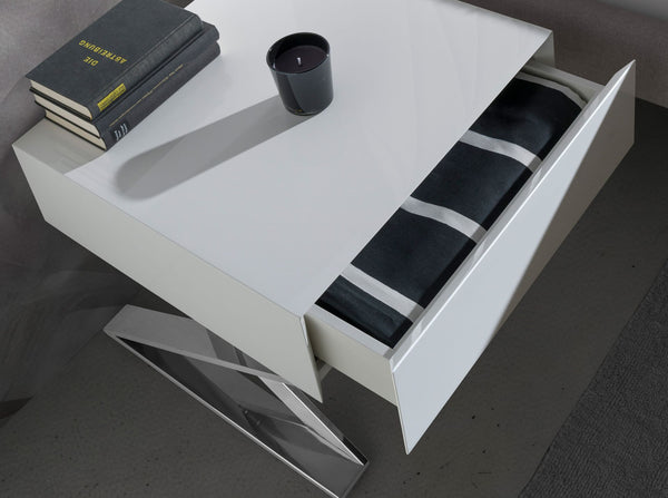 Bedside table in white wood and chromed steel