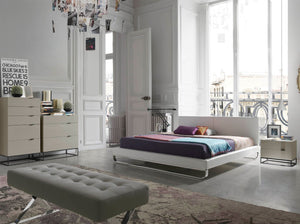 Chest of drawers in gray wood and black steel