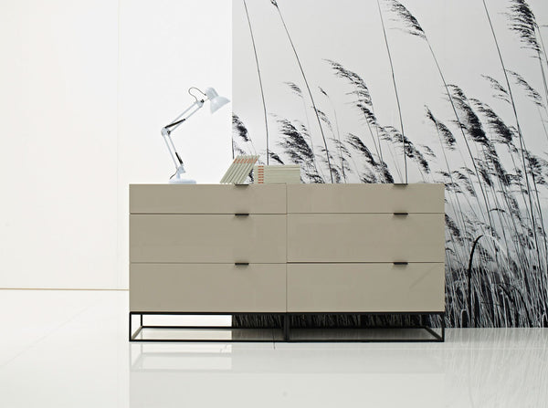 Chest of drawers in gray wood and black steel