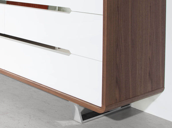 Chest of drawers in white wood, walnut and chromed steel