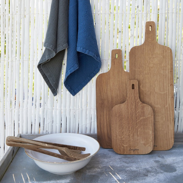 Oak wood cutting/serving board with handle 42