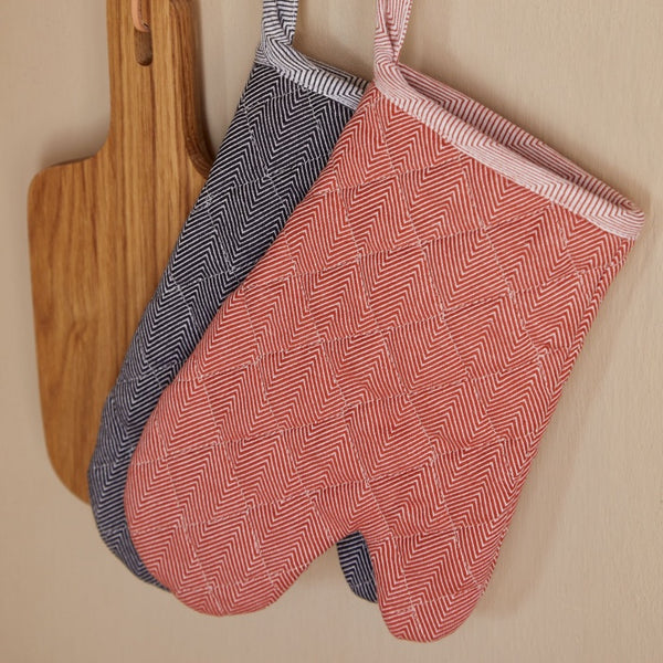 100% CO oven glove