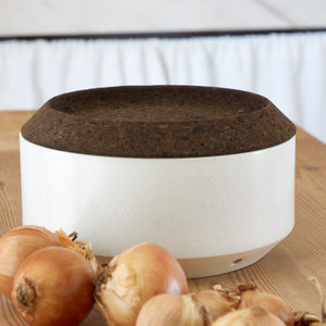 Container with vents and smoked cork lid 28