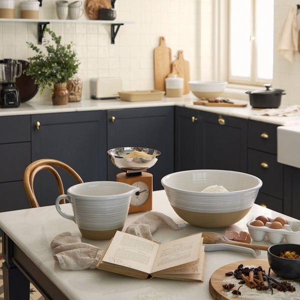 Kitchen bowl (with spout) 27