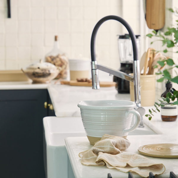 Kitchen bowl (with spout) 27