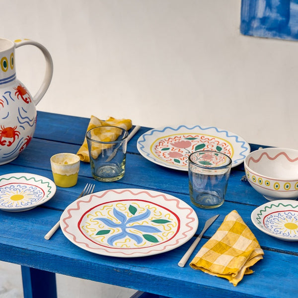 Dinner plate holds 27
