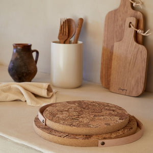 Cork base 30 with leather handle
