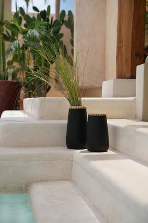 The Sneaky Vase - Black Natural - Small H22