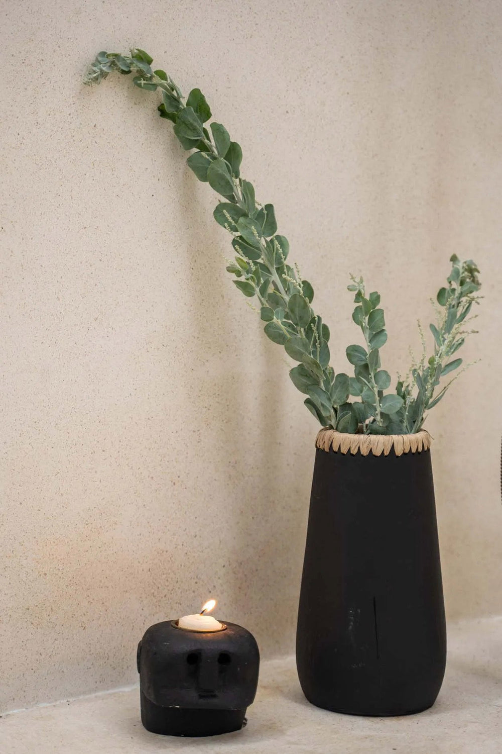 The Sneaky Vase - Black Natural - Medium H26