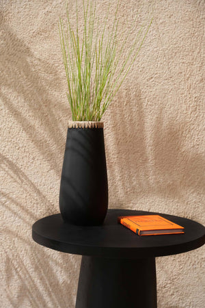 The Sneaky Vase - Black Natural - Large H31