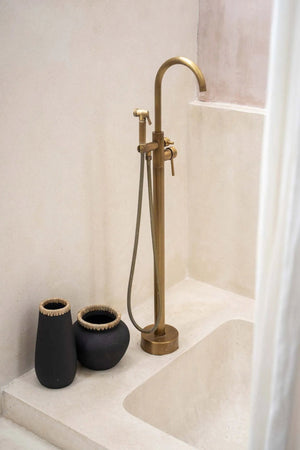 The Sneaky Vase - Black Natural - Large H31