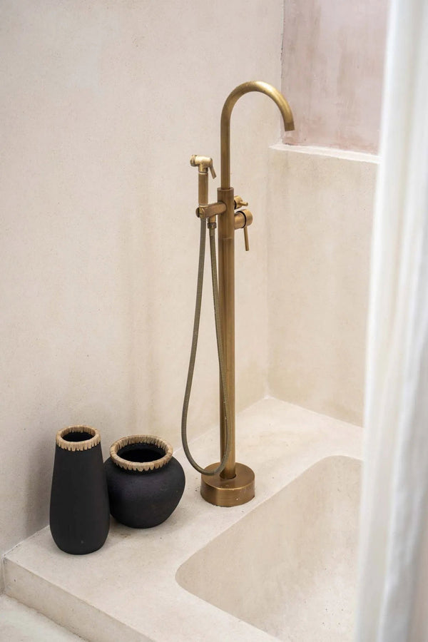 The Sneaky Vase - Black Natural - Large H31