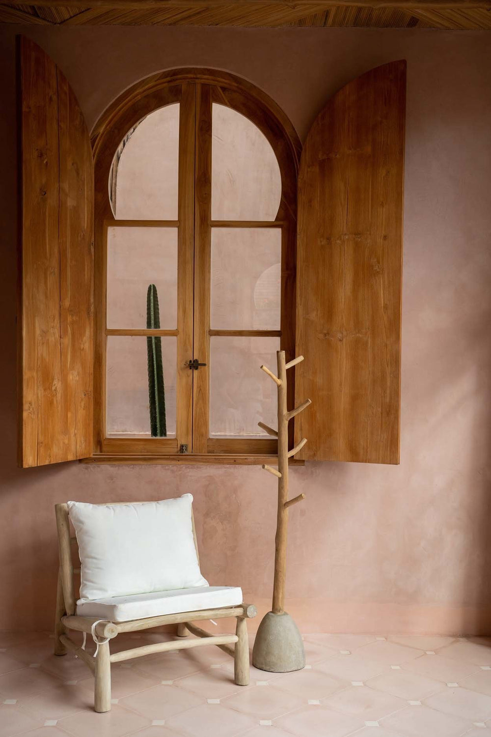 Concrete & Teak Wood Coat Hanger – Natural Finish