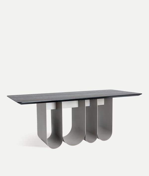 ARQA DINING TABLE