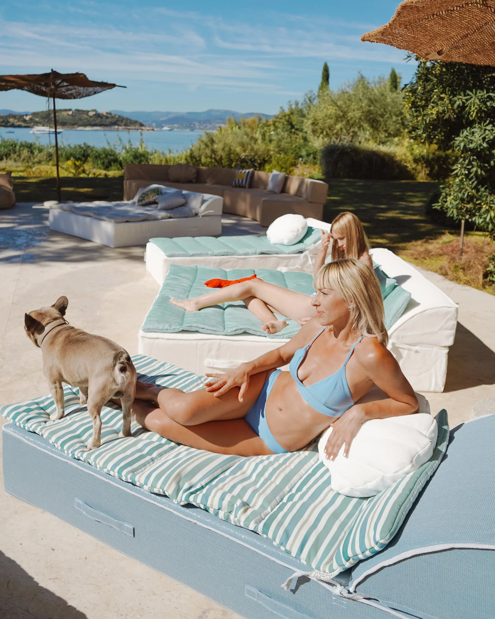 Single-Seat Sun Lounger – Denim Blue Raffia