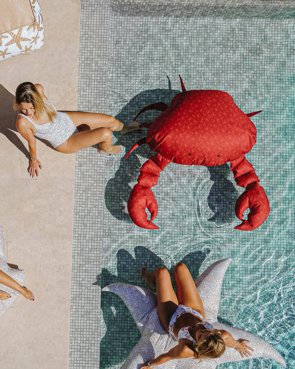 XL Floating Crab Pouf – Red with Patterns
